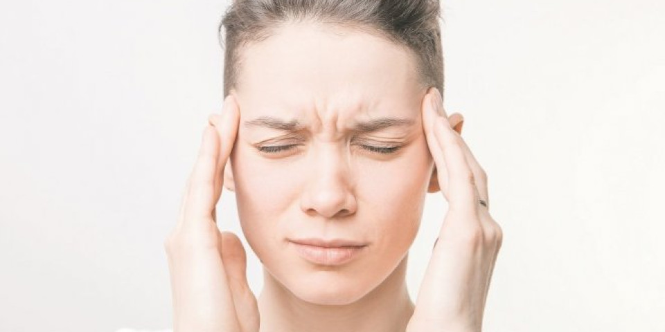 SPECIJALISTA ZA MIGRENE OTKRIVA! Ova 3 znaka pokazuju da je vaša glavobolja zapravo nešto mnogo OZBILJNIJE!