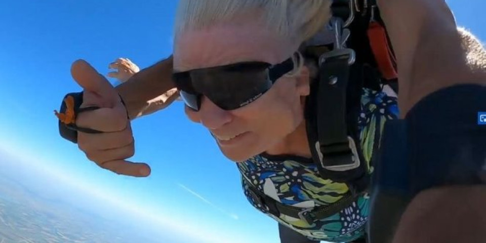 SVAKA ČAST BAKICE! U 71. godini ostvarila životnu želju, da se oproba u padobranstvu