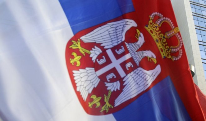 PODRŠKA FUDBALERIMA! Večeras će simboli grada biti u bojama srpske zastave!