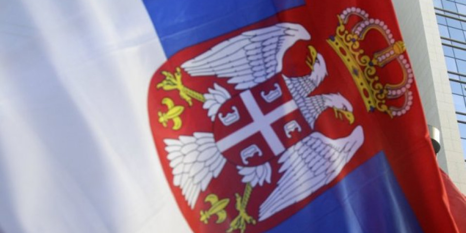 PODRŠKA FUDBALERIMA! Večeras će simboli grada biti u bojama srpske zastave!