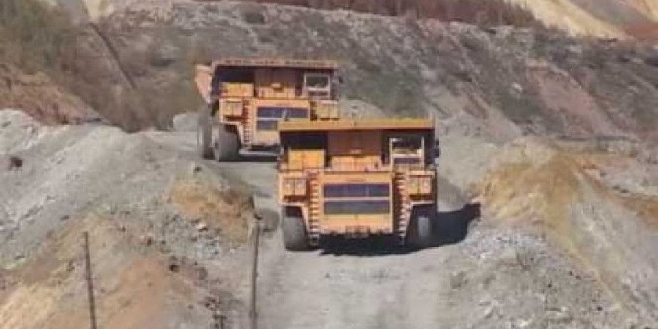 (VIDEO) Srećko je vozio tešku mašinu u rudniku Majdanpek, kada je ispred velikih guma UGLEDAO NEVEROVATAN PRIZOR