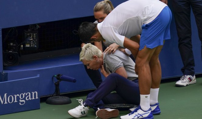 (VIDEO) BANDO, SRAM VAS BILO! Evo šta se desi kada Federer NAPUCA dečaka! Novak im je trn u oku!