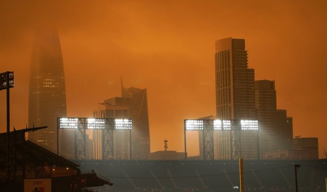 (FOTO/VIDEO) PROBUDILI SE I ŠOKIRALI KAD SU POGLEDALI U NEBO! Apokaliptične scene u San Francisku, evo o čemu je reč!
