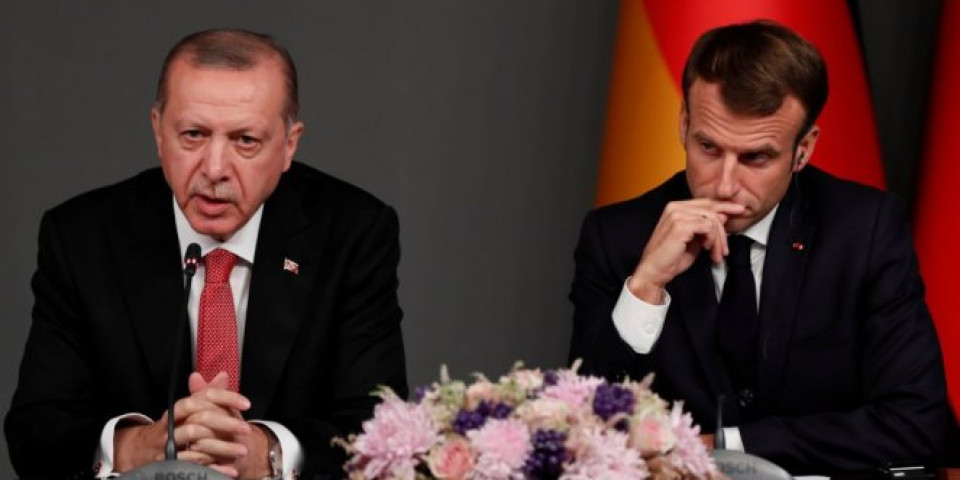 TURSKA VOJNA RETORIKA BEZOBRAZNA I OPASNA! Makron osudio Erdoganovu podršku Azerbejdžanu!