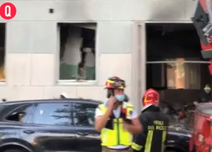 (VIDEO) JAKA EKSPLOZIJA DIGLA MILANO NA NOGE! Horor u stambenoj zgradi, povređeno 6 ljudi, sumnja se na gas!