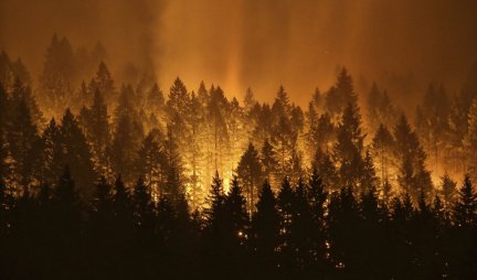 (FOTO/VIDEO) GORI POLA AMERIKE, PRIZORI KAO IZ APOKALIPSE! 100 velikih požara širom zemlje, neobuzdana stihija guta sve pred sobom!