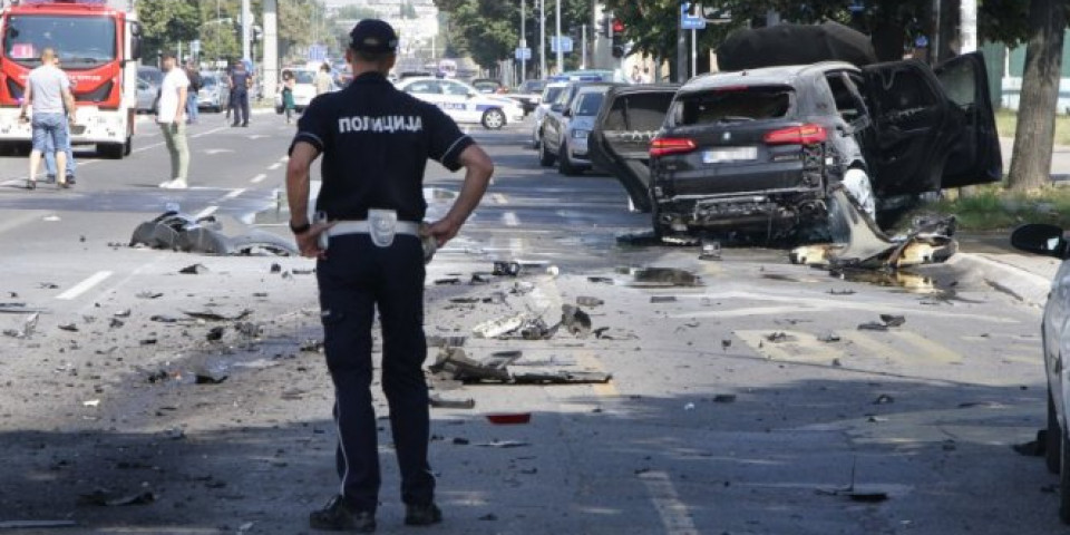 JEDAN DETALJ KOD PAPUČICE ZA GAS u raznetom automobilu na Novom Beogradu otkrio policiji KO STOJI IZA NAPADA NA STRAHINJU