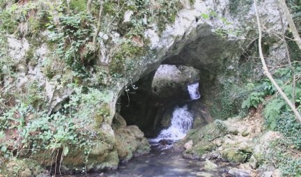 Neverovatna vodena pećina nalazi se kod Arilja: Speleolozi uspeli da istraže samo 200 prvih metara, sada se čekaju ronioci jer se u njenoj utrobi nalazi i veliko jezero (FOTO)