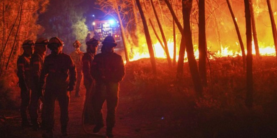 (FOTO) VELIKI POŽAR U PORTUGALU, 1.000 vatrogasaca bori se sa vatrenom stihijom!