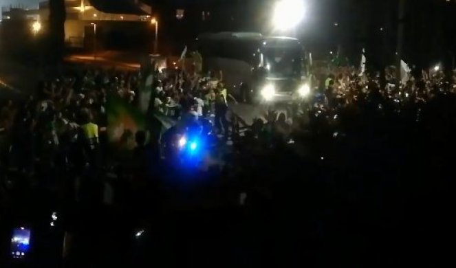 (VIDEO/FOTO) ZVEZDAŠI MEĐU NAVIJAČIMA OMONIJE! Ludnica! Pogledajte šta se desilo posle drame na Kipru!