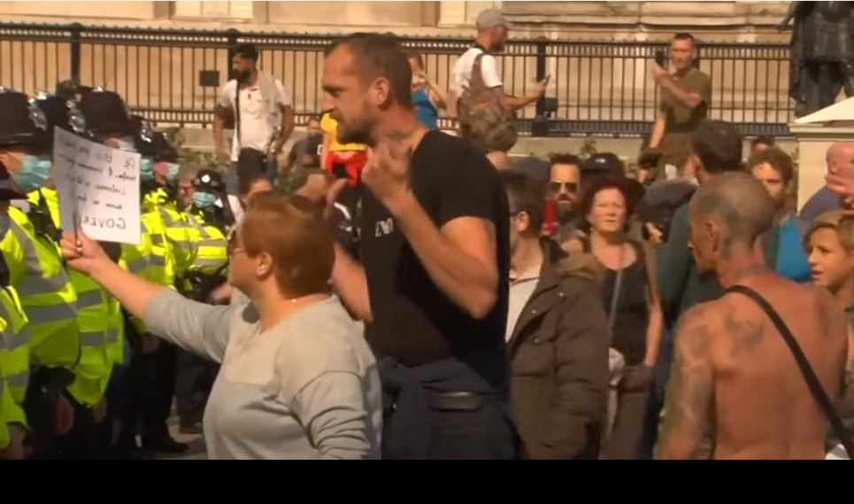 ODABERITE STRANU! Veliki sukob policije i protivnika restriktivnih mera u Londonu! (VIDEO)
