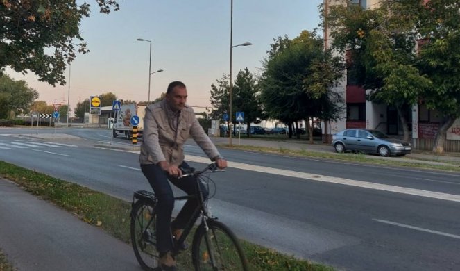 GRADONAČELNIK ZRENJANINA REŠIO DA BUDE PRIMER: Na posao došao biciklom, podržao SVETSKI DAN BEZ AUTOMOBILA