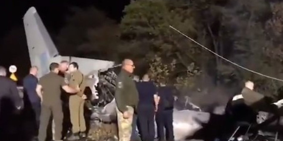STRAVIČNA NESREĆA U UKRAJINI! U padu aviona poginulo najmanje 22 osoba, među njima KADETI! (VIDEO)