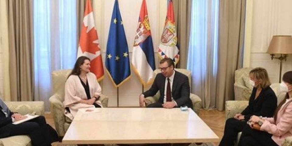 VUČIĆ se sastao sa ambasadorkom Kanade u Beogradu
