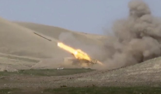 JERMENI GRME: OČEKUTE OŠTAR ODGOVOR! Jerevan tvrdi: Azerbejdžanska vojska raketirala jermensku teritoriju, pogođen autobus! (VIDEO)
