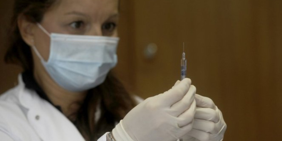 PREDSEDNIK VUČIĆ POTVRDIO: Prve doze ruske vakcine "Sputnjik V" stigle u Srbiju!