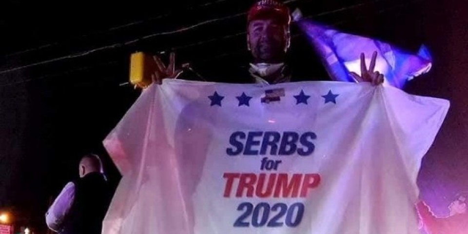 PREDSEDNIČE, OZDRAVITE! Srbi iz SAD podržali Trampa ispred vojne bolnice!
