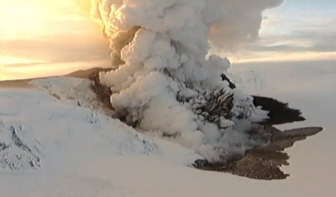 BACAO PEPEO I DO 10 KILOMETARA! Jaka erupcija vulkana u Rusiji (VIDEO)