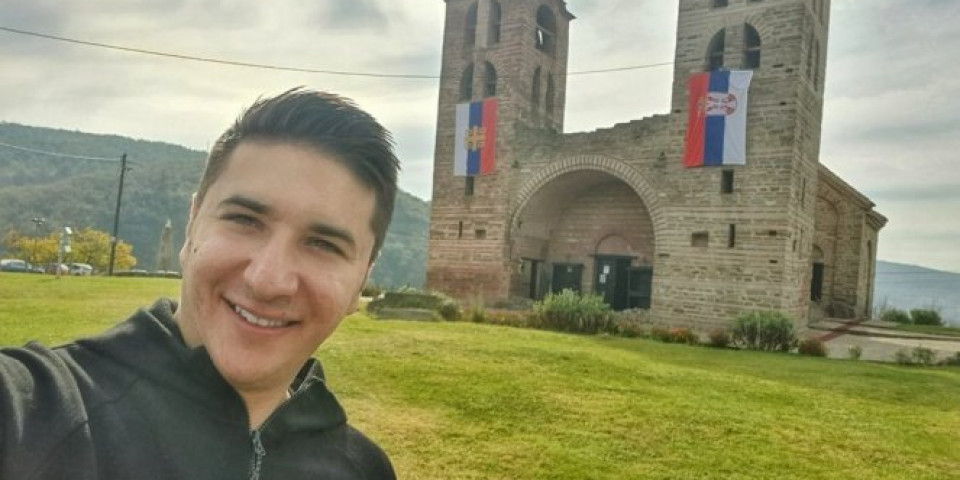 Automobil Vladislava Dajkovića uništen na Terazijama, napadači uputili pretnje preko društvenih mreža
