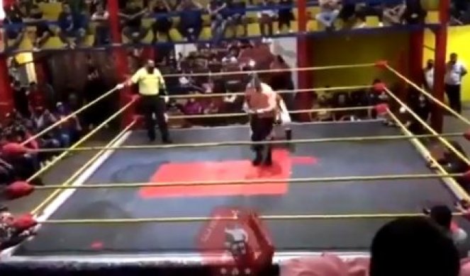 (VIDEO) UZNEMIRUJUĆE! Mladi borac umro u ringu posle udarca!