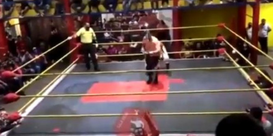 (VIDEO) UZNEMIRUJUĆE! Mladi borac umro u ringu posle udarca!