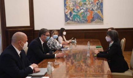 (FOTO) Vučić se sastao sa ambasadorkom Ujedinjenog Kraljevstva u Srbiji