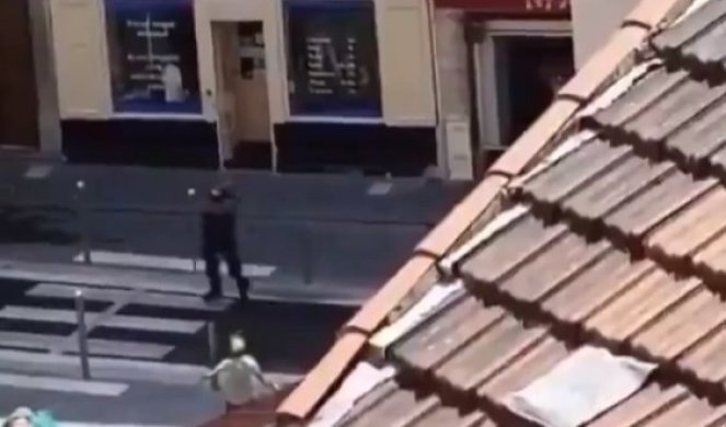 EKSKLUZIVNI SNIMAK! Ovako je uhapšen terorista iz Nice! URLAO NASRED ULICE, SPECIJALCI SKOČILI NA NJEGA! (VIDEO)