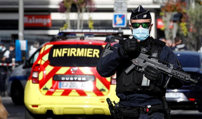 MUŠKARAC SA TURBANOM UPAO NA IGRALIŠTE I IZBO OSMORO DECE! Horor u Francuskoj, četvoro teško povređeno, napadač uhapšen!