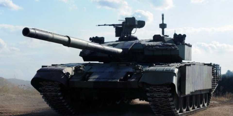 ISPORUČENI MOĆNI OKLOPNJACI IZ RUSIJE  Stigli tenkovi T-72MS 'beli orao'
