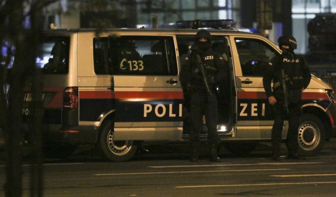 TERORISTA U AUSTRIJI KORISTIO SRPSKI KALAŠNJIKOV! Albanac naoružan do zuba, "Zastavom M70" ubijao ljude po Beču!