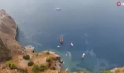 PREVRNUO SE BROD SA TURISTIMA U MEDITERANU! Turska obalska straža spašava brodolomnike! (VIDEO)
