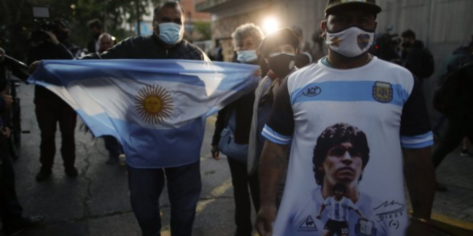 (VIDEO/FOTO) NESTVARNE SCENE, ARGENTINA NA NOGAMA! Stigle najnovije vesti o Maradoni!