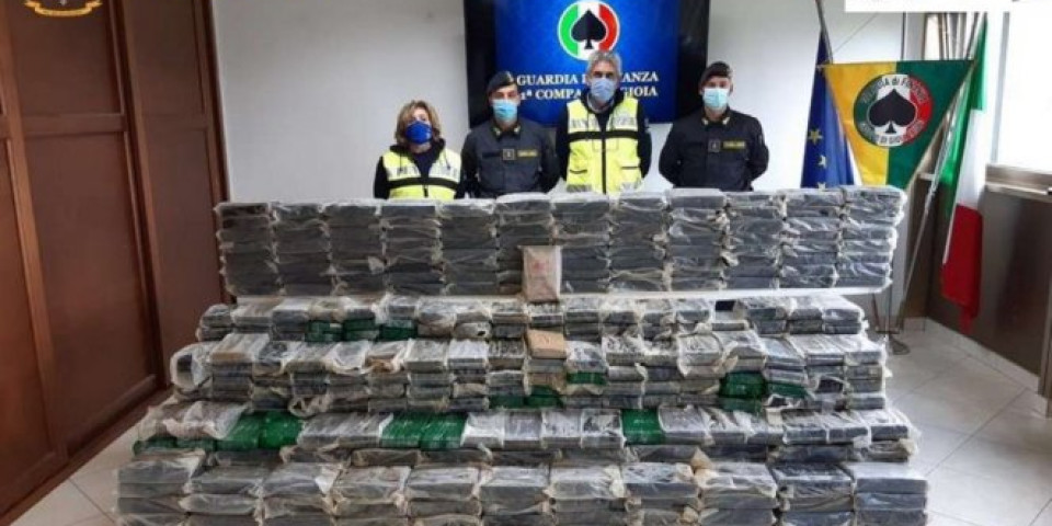 VELIKA AKCIJA ITALIJANSKE POLICIJE! Zaplenjena tona kokaina iz kontejnera sa pistaćima!
