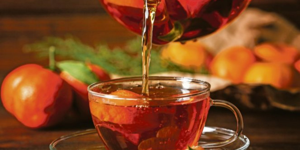 Krepi, LEČI GRIP I PREHLADU i štedi! Napravite aromatični čaj od KORE MANDARINE!