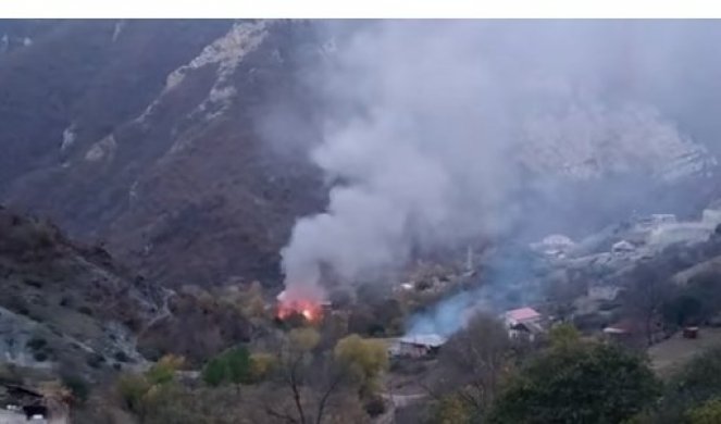 SRCE DA PEPUKNE! JERMENI PALE I NAPUŠTAJU SVOJE DOMOVE! Potresne scene u Nagorno Karabahu! (VIDEO)