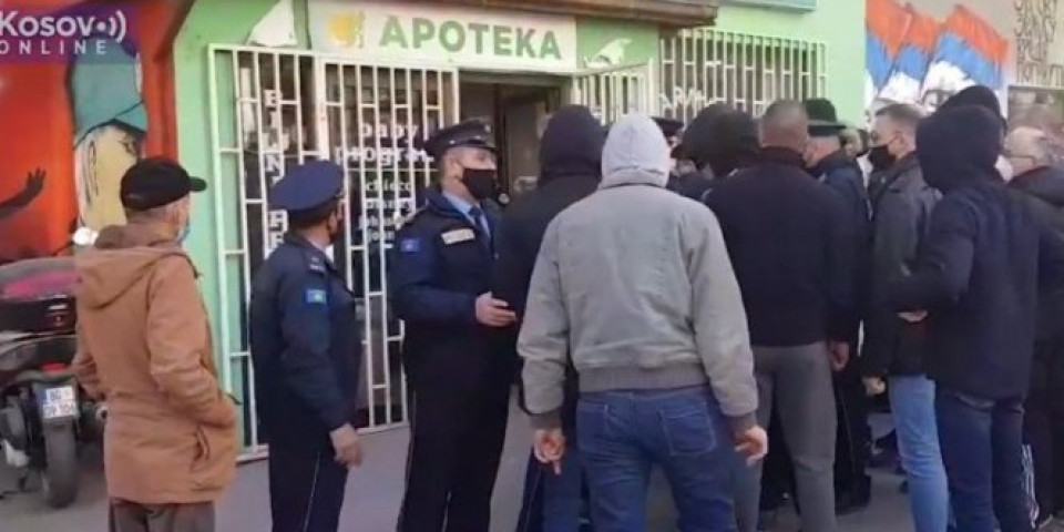 DRAMA U SEVERNOJ MITROVICI! Policija upala u srpsku apoteku, GRAĐANI IZAŠLI NA ULICE! (VIDEO)