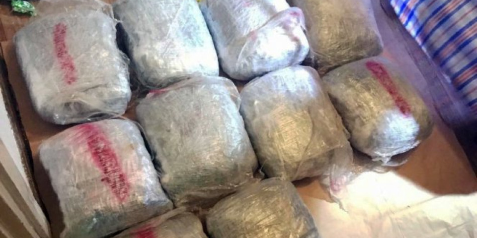 UHAPŠENA DVA NARKO-DILERA U BEOGRADU! Policija zaplenila 67 kilograma droge! (VIDEO)