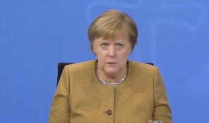 (VIDEO) MERKELOVA SE POGUBILA USRED SASTANKA, SARADNICI PRITEKLI U POMOĆ! Nemačku kancelarku sustigao premor dok je govorila na korona konferenciji!