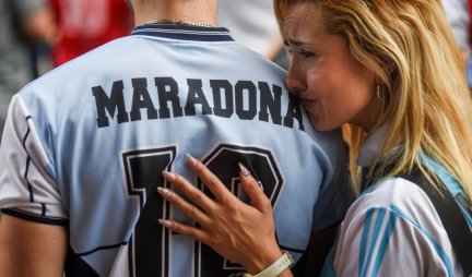 (FOTO) ARGENTINA U CRNOM, OČAJ, SUZE, PLAČ... Maradona će biti sahranjen danas!