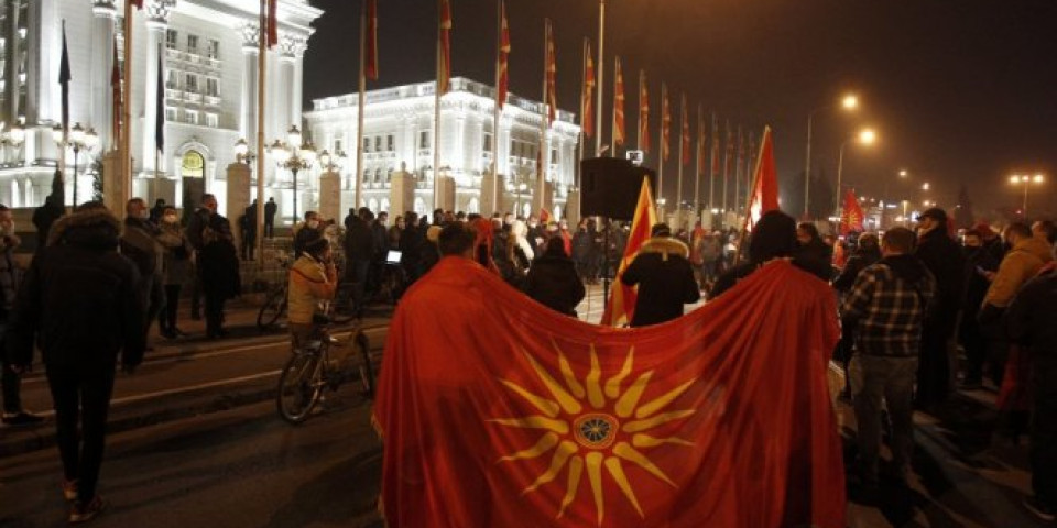 "DA NE BIDE DOCNA UTRE"! Makedonci na nogama, krupne stvari se dešavaju na samo 5 km od Skoplja, najavljen MASOVNI PROTEST! /FOTO/