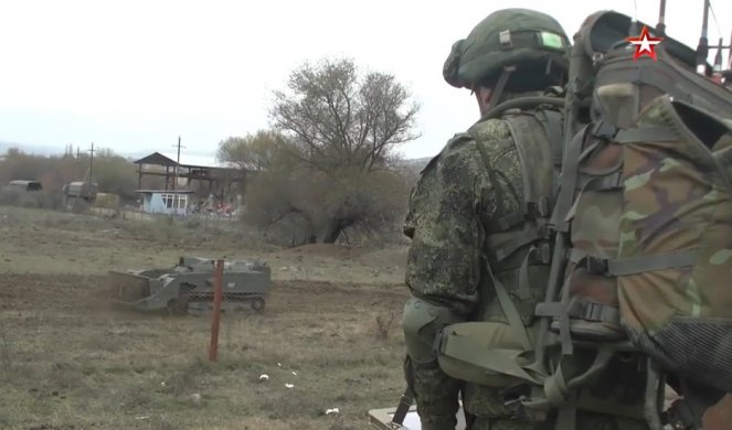 RUSKI ROBOT-TENK PO PRVI PUT U AKCIJI! Izvršeno deminiranje terena u Karabahu! (VIDEO)