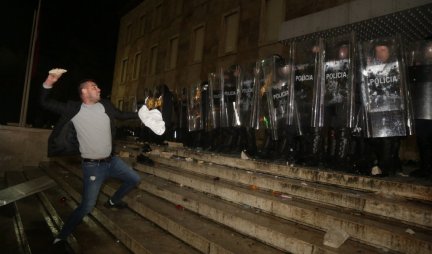 ALBANSKI MINISTAR UNUTRAŠNJIH POSLOVA PODNEO OSTAVKU! Demonstranti saterali Ramu uz zid zbog BRUTALNOG UBISTVA mladića!