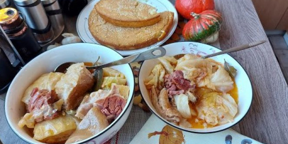 KISEO KUPUS sa SUVOM KOLENICOM i slaninom! Ručak za GURMANE, greje i čuva IMUNITET! (VIDEO)