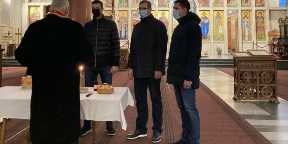EKSKLUZIVNE FOTOGRAFIJE! Predsednik Vučić u crkvi na svoju slavu, Svetog Nikolu!