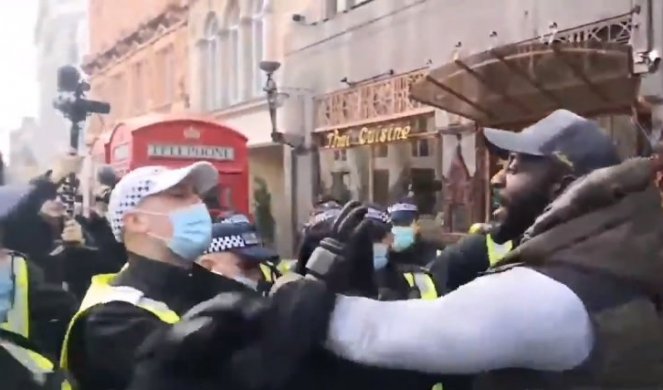 NEREDI U LONDONU ZBOG KORONA MERA! Policija hapsila demonstrante! /VIDEO/