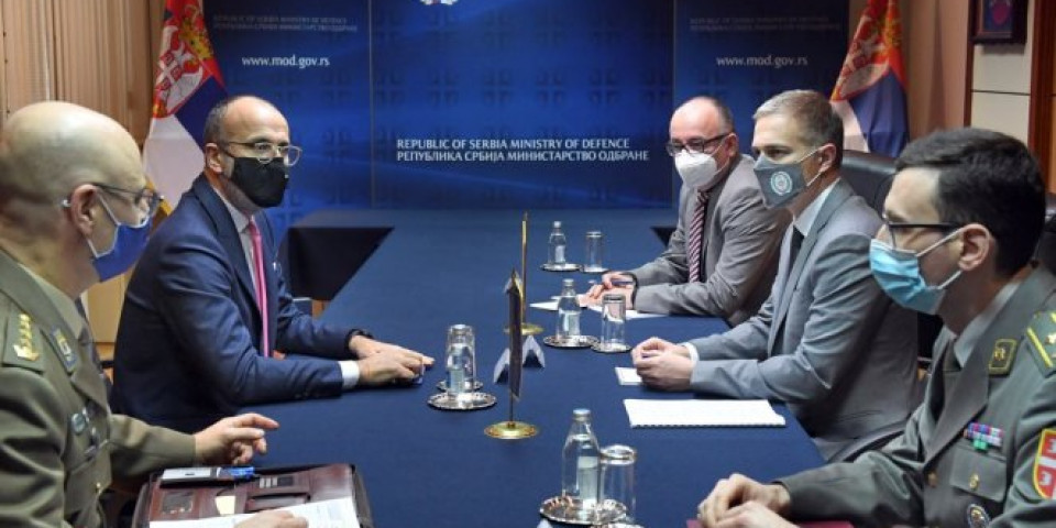 Ministar Stefanović se sastao sa šefom Delegacije EU u Srbiji Fabricijem /Foto/