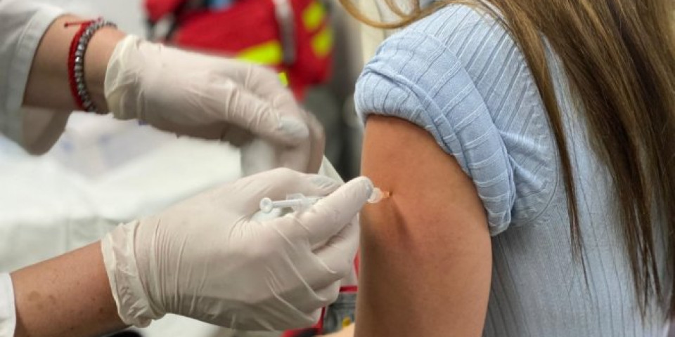 VESIĆ: U Beogradu je juče vakcinu protiv korona virusa primila 3.791 osoba!