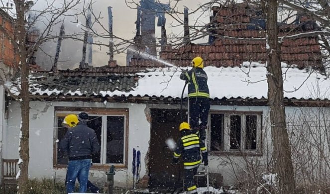 STARAC NASTRADAO U POŽARU: U selu Luka kod Bora izgorela kuća, povrede na telu OTKRILE UZROK SMRTI DOMAĆINA
