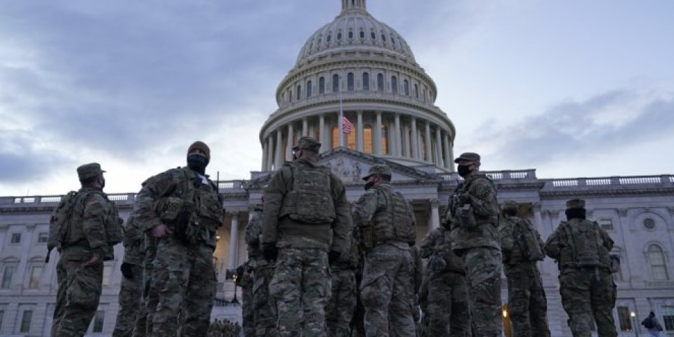 ISPUNJAVAJU ZAHTEVE TAJNE SLUŽBE! Američka Nacionalna garda ostaje u Vašingtonu do marta?!