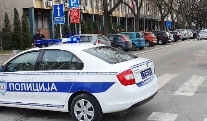 ŽENSKI GLAS PREKO TELEFONA IZAZVAO PANIKU! Ponovo lažna dojava o bombi u novosadskom sudu